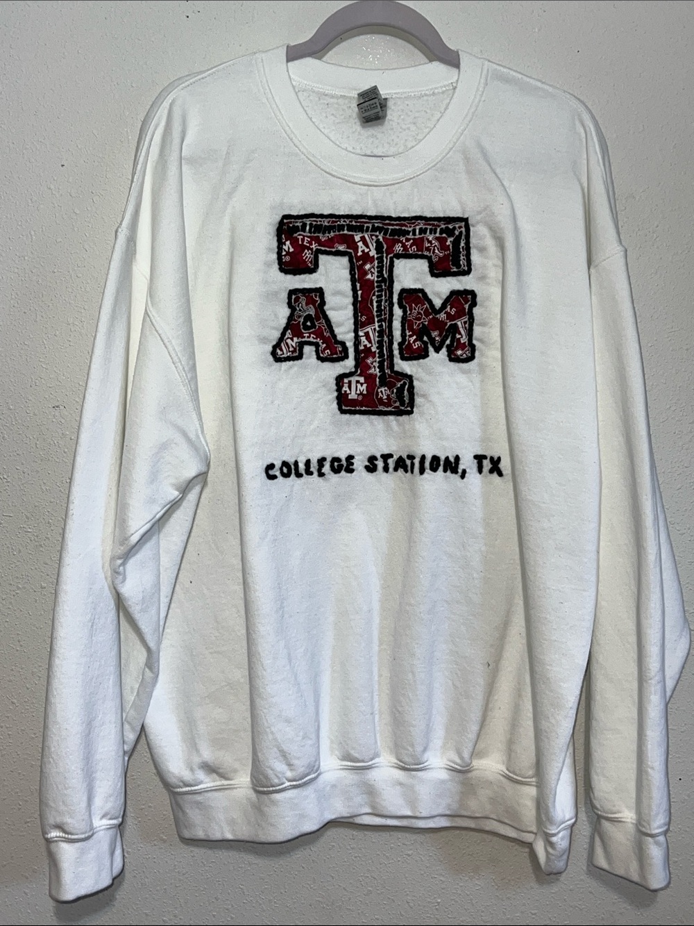 Gildan White Crewneck Sweatshirt with Maroon Texas A&M Emblem